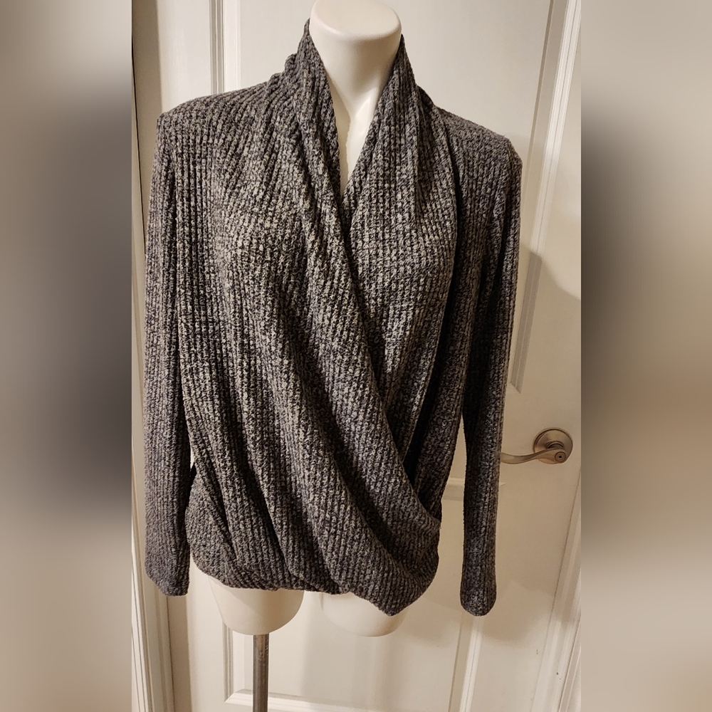Anthropologie Akemi Kim sweater size M, gray
